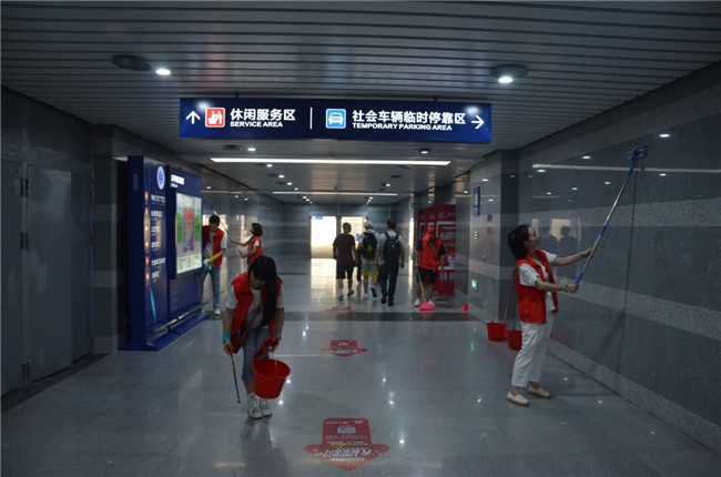 城投集團開展“創(chuàng)衛(wèi)迎暗訪、全城大掃除”主題志愿活動