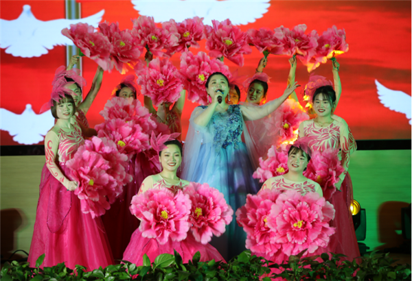 昌南新區(qū)、城投集團(tuán)舉行慶祝2021年元旦文藝匯演